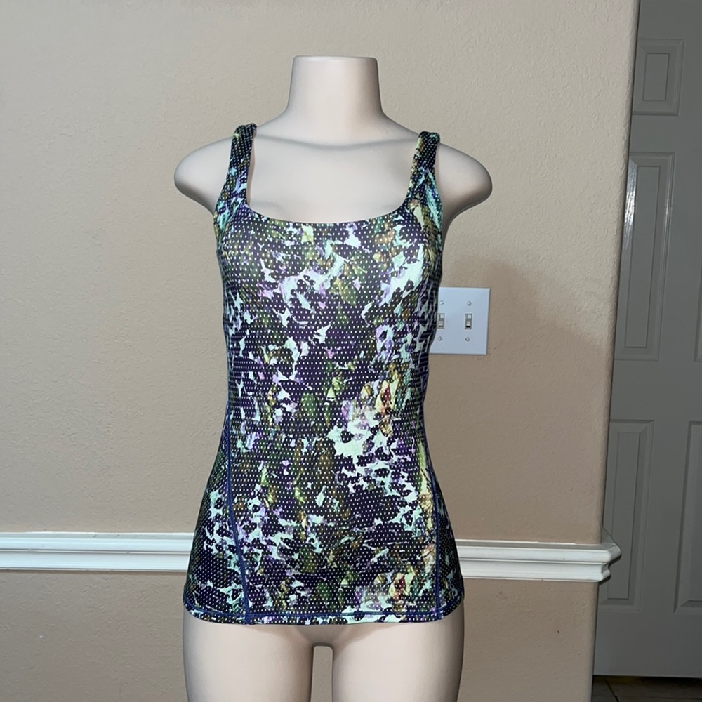 LULULEMON TOP